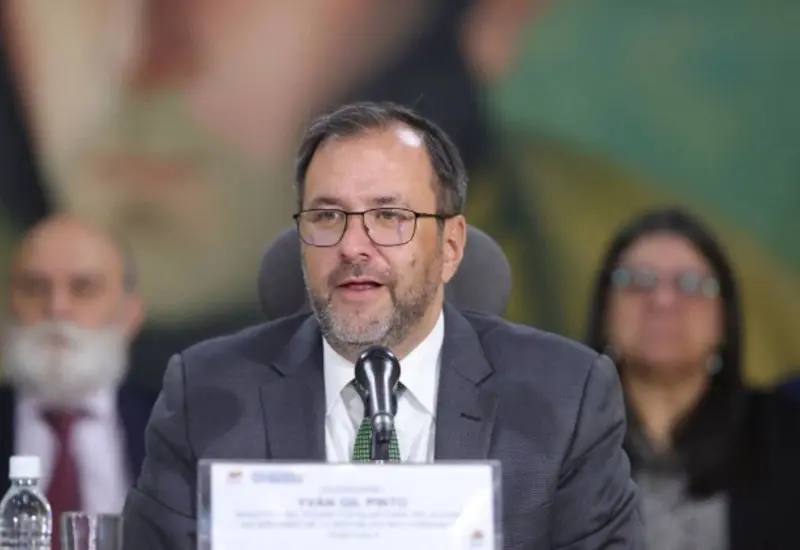 Una imagen que representa el apoyo político de Irán a Venezuela, destacando que por el momento no se ha solicitado asistencia militar.