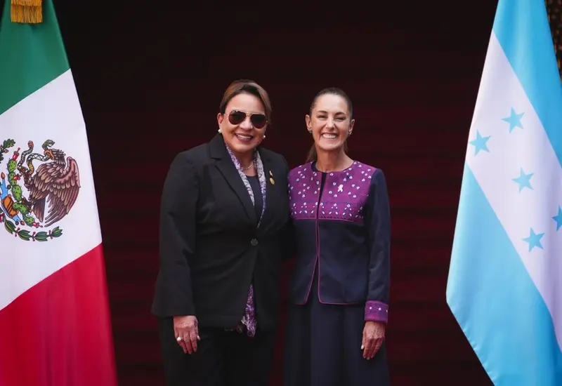 Las jefas de Estado de México y Honduras en una reunión oficial, destacando los importantes avances en materia de cooperación energética bilateral.