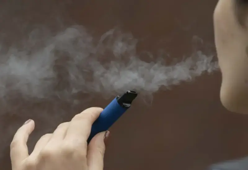 Legisladores de la mayoría defienden durante una sesión la necesidad de la reforma para eliminar por completo los dispositivos de vapeo.