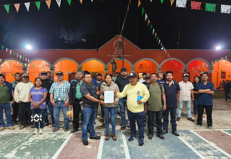La asamblea electoral sesiona en la agencia municipal de La Mixtequita, donde Matty Caballero García resultó ganadora para la presidencia municipal.