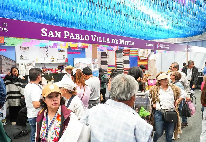 Vista general del concurrido Tianguis de Pueblos Mágicos, un evento que registró 63 mil asistentes y en el que Oaxaca tuvo una participación destacada.