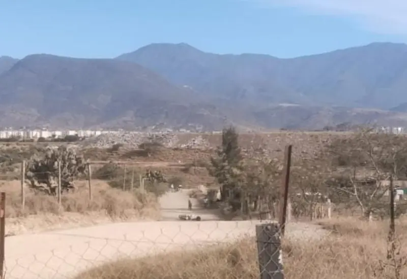 Un obrero identificado como Jorge P.G. fue asesinado en la carretera que lleva a las ruinas de Ciudad Yagul, Tlacolula de Matamoros.