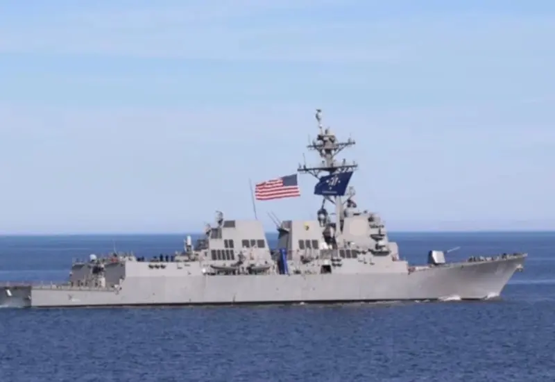 El portaaviones más grande del mundo, desplegado por Estados Unidos, navega en aguas del mar Caribe, en una muestra de presencia militar.