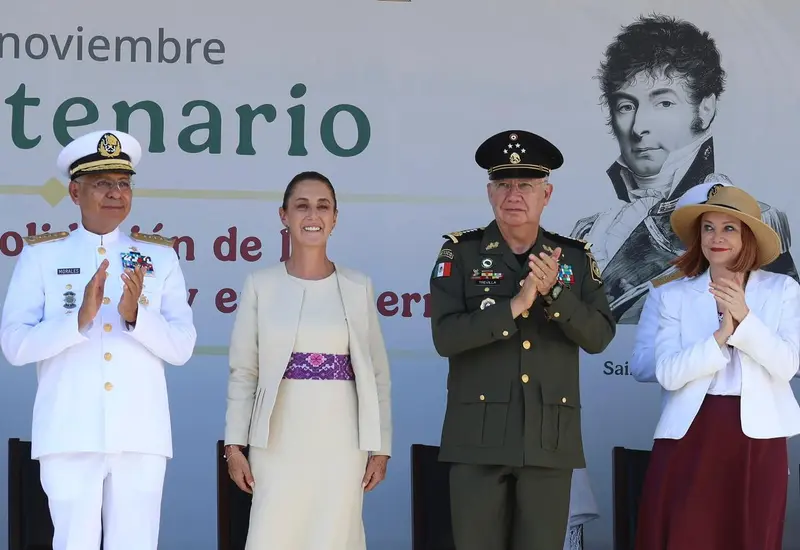 La Presidenta Claudia Sheinbaum reconoce la valentía y vocación de las Fuerzas Armadas en su labor de defensa de la soberanía nacional.