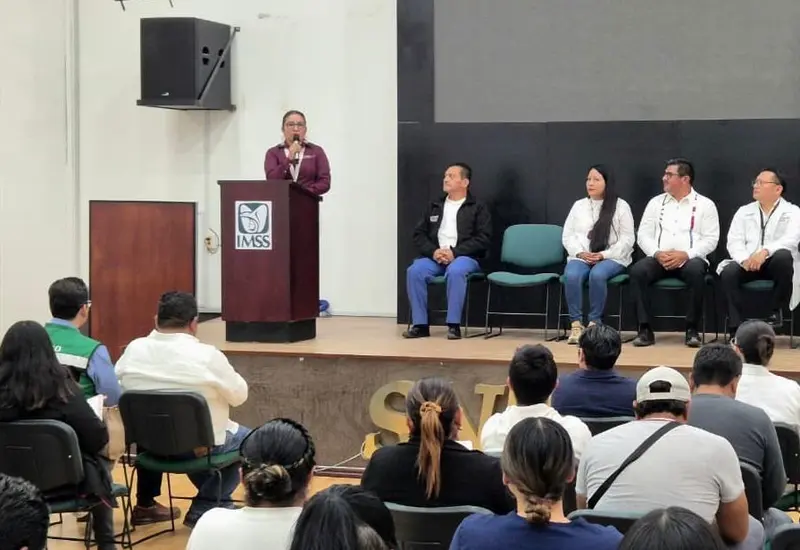 Estudiantes de secundaria y bachillerato en Oaxaca participan en un programa de prevención de adicciones como parte de las acciones de salud escolar.