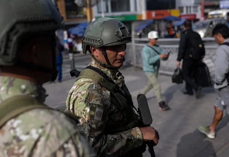 Un fuerte dispositivo policial acompaña la protesta de transportistas en Perú, quienes exigen un alto a la extorsión y los asesinatos.