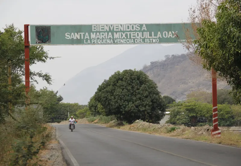 Asamblea de comuneros en Mixtequilla para la renovación de autoridades de bienes comunales, la cual fue suspendida por falta de quorum.