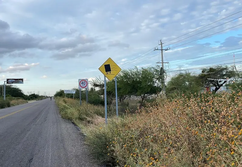 Autoridades de Protección Civil analizan restringir el paso a camiones vacíos y de doble remolque en el Istmo debido a la alerta por norte intenso.