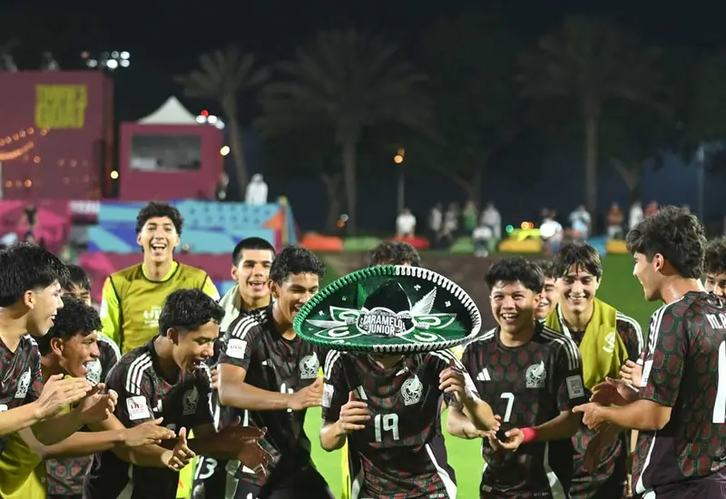La Selección Mexicana Sub 17 celebra su victoria contra Argentina en tanda de penales para avanzar a los Octavos de Final del Mundial.