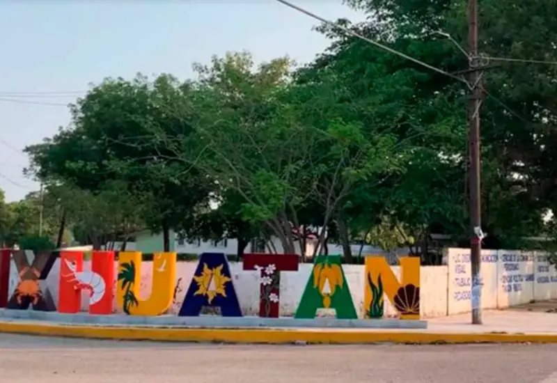 Un grupo de los 35 escritores de Oaxaca y Chiapas reunidos durante el Séptimo Encuentro Literario “Otoño de la Palabra” en Ixhuatán.