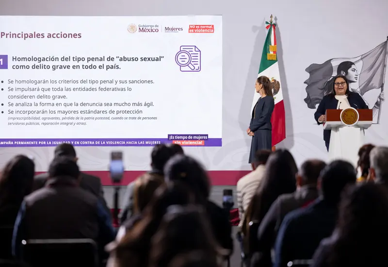 Claudia Sheinbaum anuncia la entrega de apoyos para la reconstrucción de viviendas a familias damnificadas por las recientes lluvias en la ciudad.