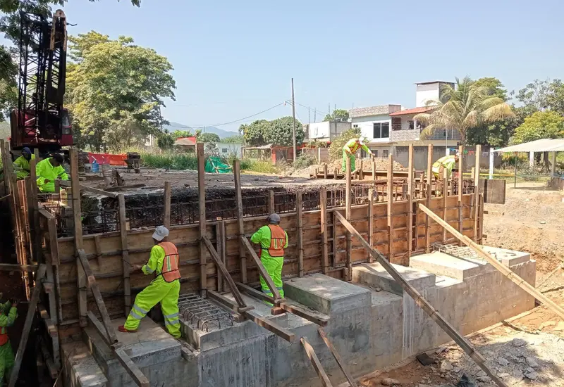 La obra se realiza en el tramo Tuxtepec–Valle Nacional de la carretera 175.