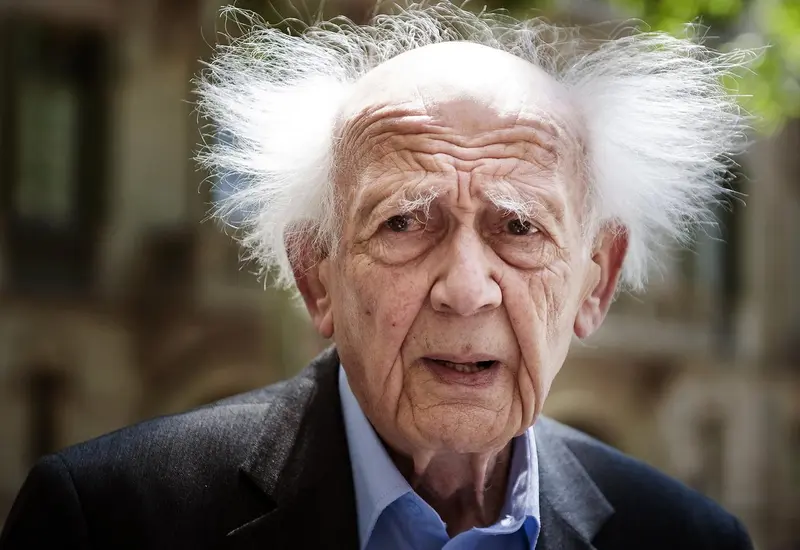 Un retrato del sociólogo y filósofo Zygmunt Bauman, cuyas ideas sobre la modernidad líquida exploran el concepto de la soledad contemporánea.