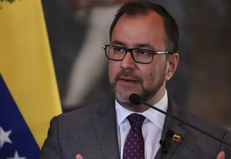 El gobierno de Venezuela en Caracas denuncia a Washington por su intento de controlar los recursos petroleros del país sudamericano.