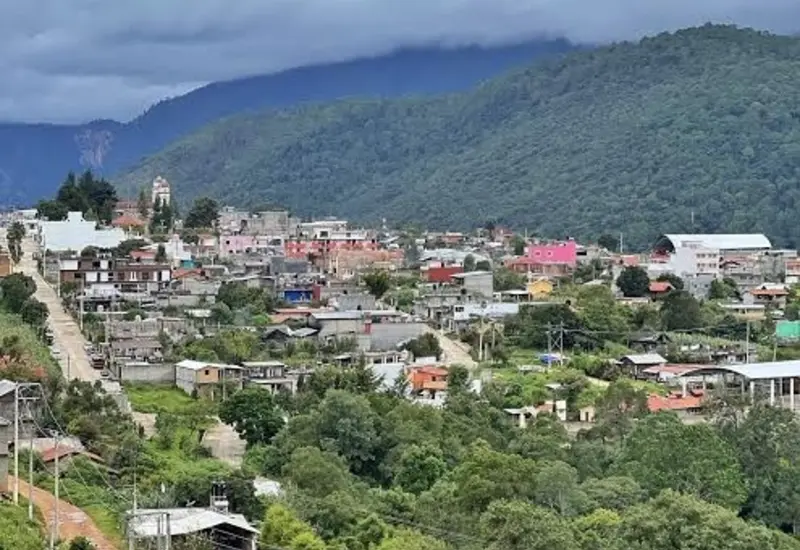 Dos comisariados son detenidos en la Mixteca tras un hecho de violencia que dejó dos muertos y donde se investiga la presencia de armamento.
