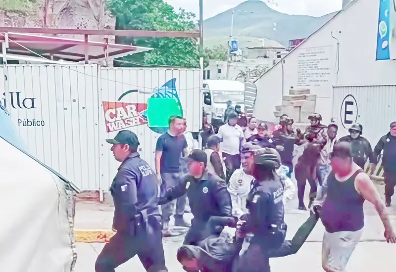 Los hombres llegaron encapuchados para desalojar a una adulta mayor en Huajuapan.
