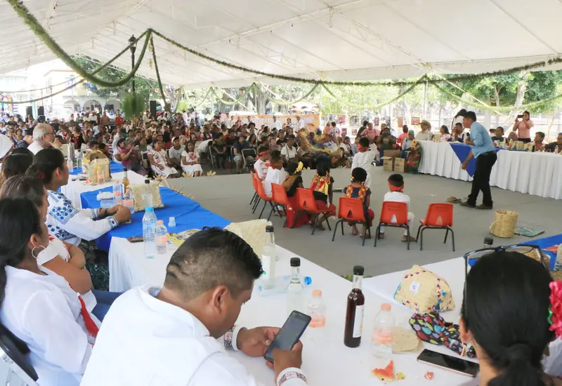 El secretario de Trabajo y Conflictos de Educación Indígena de la Sección 22 del SNTE-CNTE, Rodrigo Sánchez Joaquín dio a conocer que la jornada de lucha fue emprendida para presionar a la administración estatal a instalar una mesa de diálogo con carácter resolutivo para la atención de sus reclamos. # Foto: Mario Jiménez / Archivo