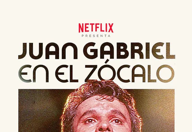 Esta nueva proyección en el Zócalo capitalino se realizará dentro de las actividades del estreno del serial, a casi una década de la muerte de Juan Gabriel. Foto Cartel promocional