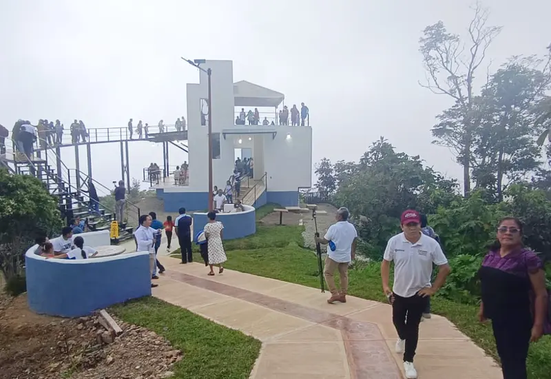 El nuevo mirador de Pluma Hidalgo fue inaugurado el domingo pasado.
