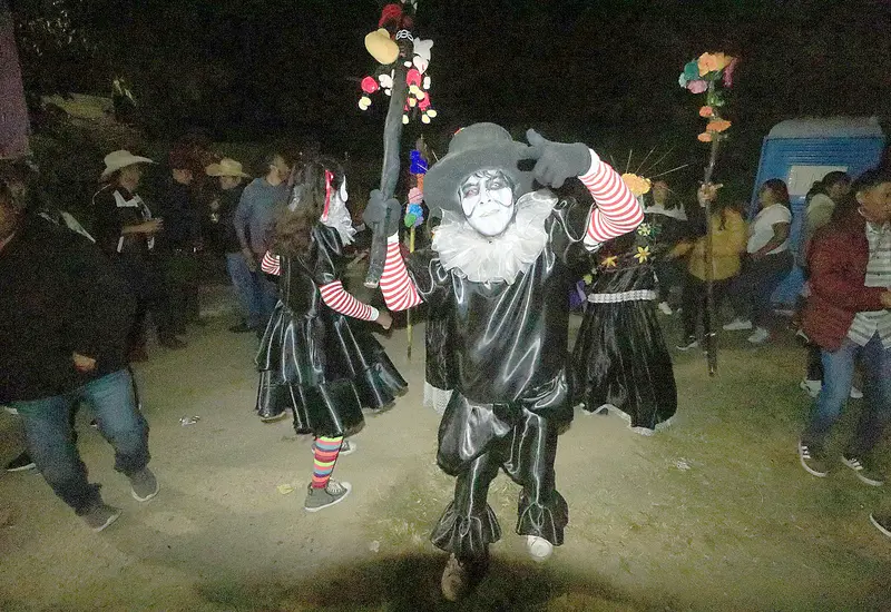 Fiestas donde los vivos conviven con los muertos.