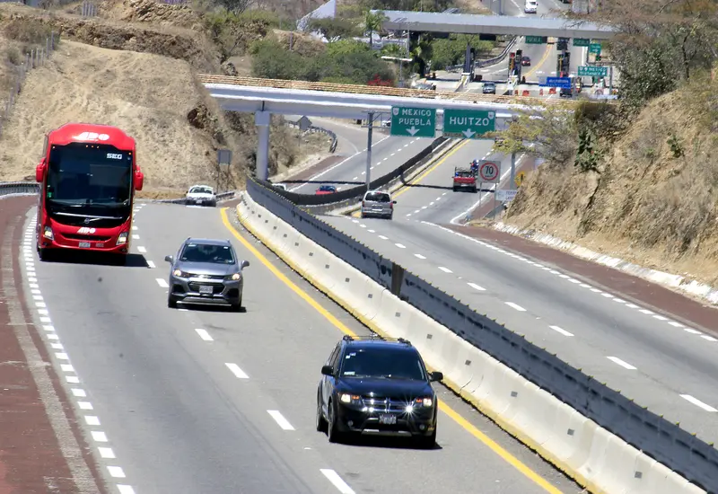 La supercarretera Cuacnopalan-Oaxaca es un acceso principal para visitantes y transportistas. 