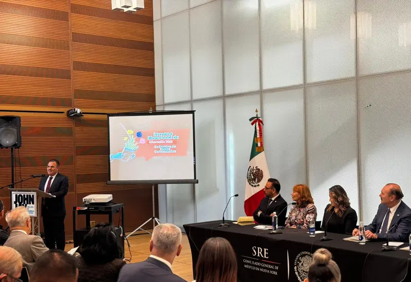 El titular del INEA participó en la 8ª Semana Binacional de Educación. Foto: Cortesía