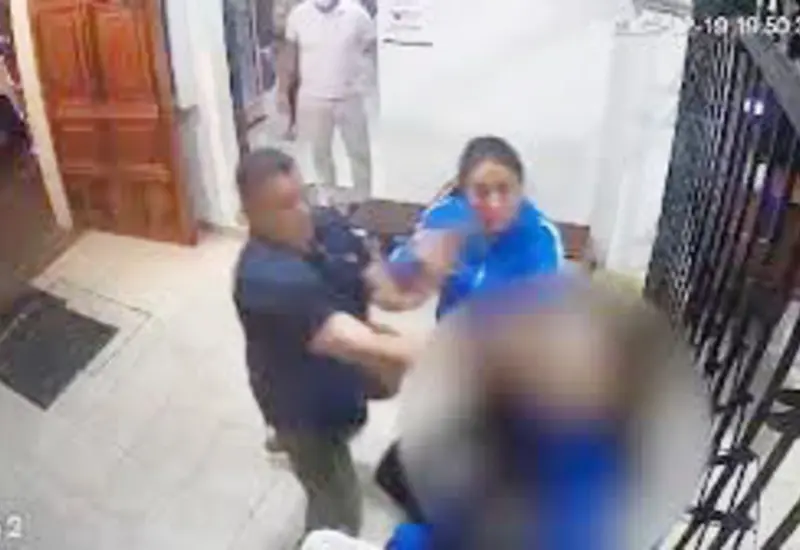 El jueves 19 de diciembre del 2024, María Elena Ríos y su hermana agredieron a una joven en un hospital. Foto: Agencias