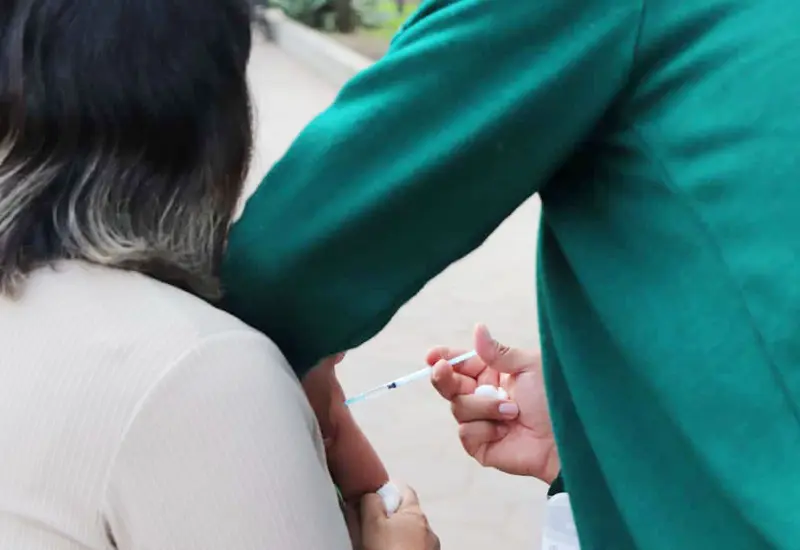 Anuncian que dará prioridad a personas adultas mayores, menores de cinco años, embarazadas y quienes tengan alguna comorbilidad de riesgo o inmunosuprimidos. 