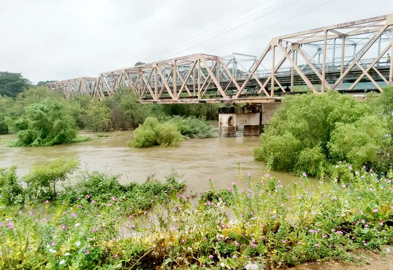 Protección civil local mantiene un constante monitoreo en el nivel del rio para evitar posibles riesgos por inundaciones.