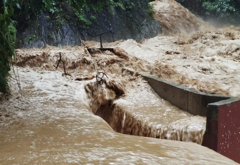 Se recomendó evitar maniobras riesgosas y no cruzar zonas inundadas. Foto: Cortesía