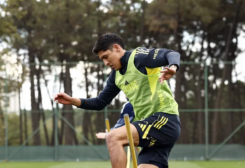  El mexicano Edson Álvarez fue activado por el Fenerbahce para jugar en la Europa League