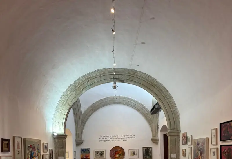 En esta exposición se unen dos universos pictóricos excepcionales: el de Siegrid Wiese y el de Vlady.