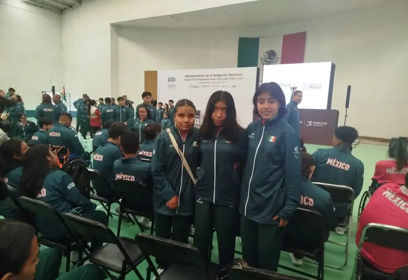 Las tres jugadoras oaxaqueñas que integran la selección juvenil femenil de golbol