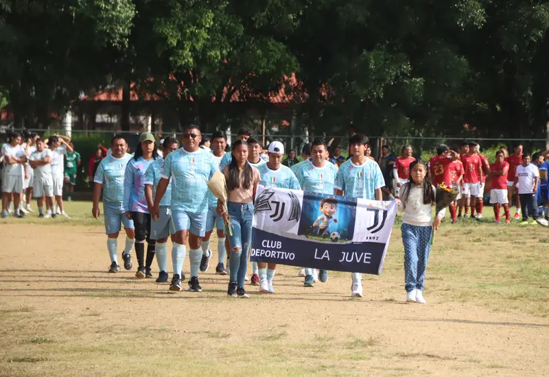  El pasado domingo se llevó a cabo la ceremonia de inauguración de una nueva edición de la Liga de Futbol Taladzi de la Villa de Zaachila.