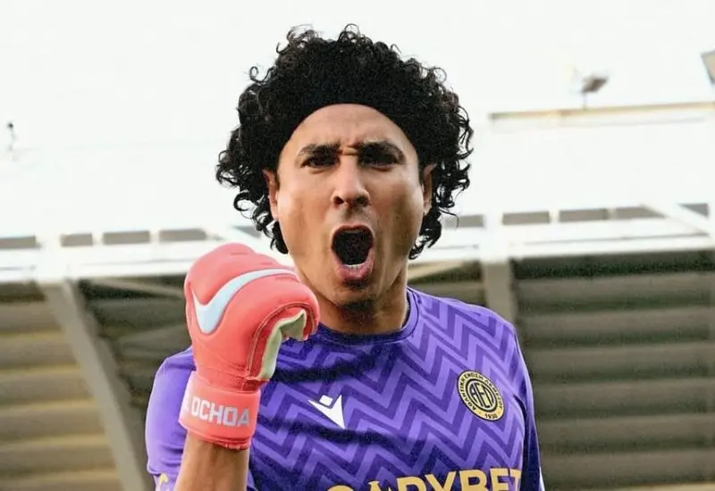El mexicano Memo Ochoa tuvo una destacada actuación en la portería del AEL Limassol