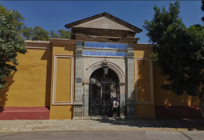 El Municipio de Oaxaca de Juárez ha lanzado el "Programa de Recuperación de Fosas 2025" para fomentar la conservación y mantenimiento de nuestros panteones.