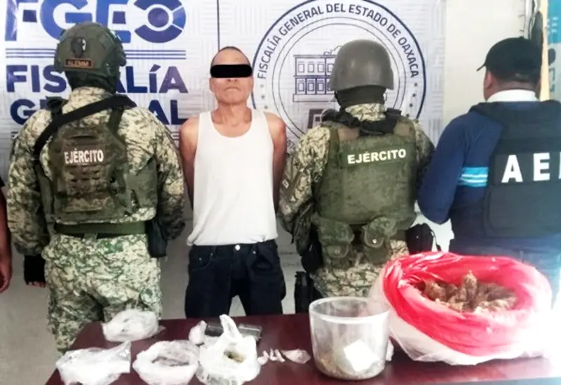 Jesús alias Chucho Loco fue detenido en San Pablo Villa de Mitla, Tlacolula, durante un cateo y se le decomisó droga.