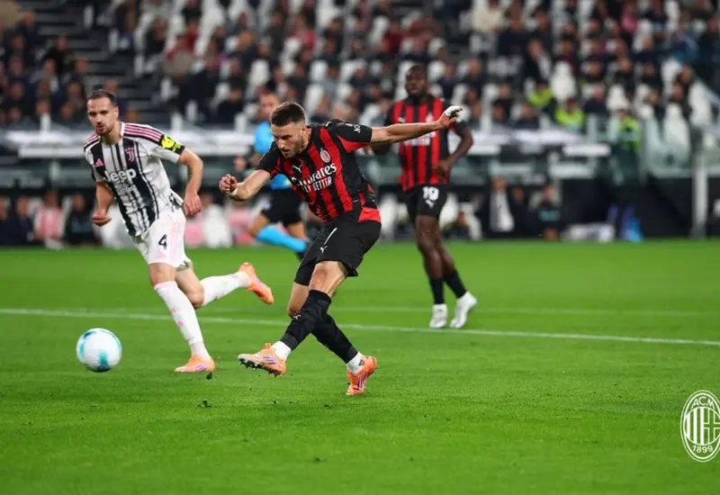 El delantero mexicano Santiago Giménez tuvo una buena actuación en el encuentro entre Milan y Juventus