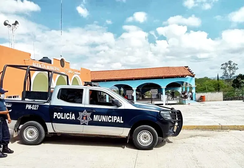 Aseguran a hombre por intentar agredir a féminas.