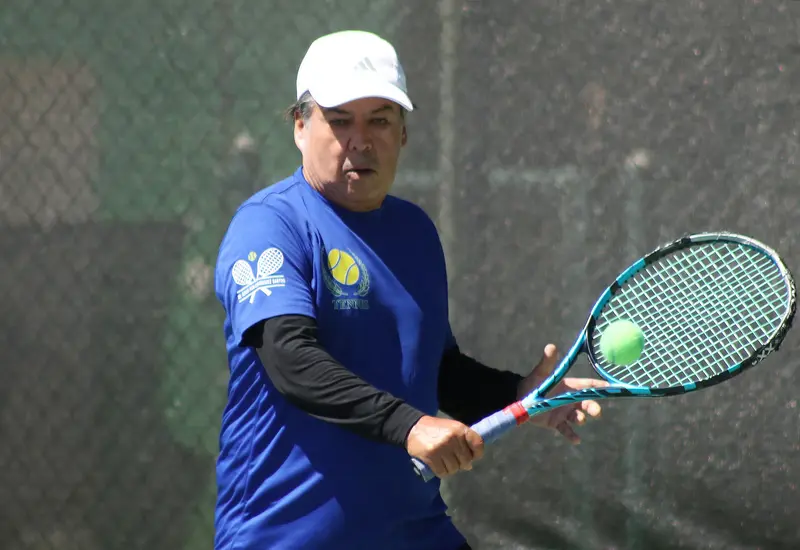Francisco Navarrete, un ícono del tradicional torneo tenístico de los médicos