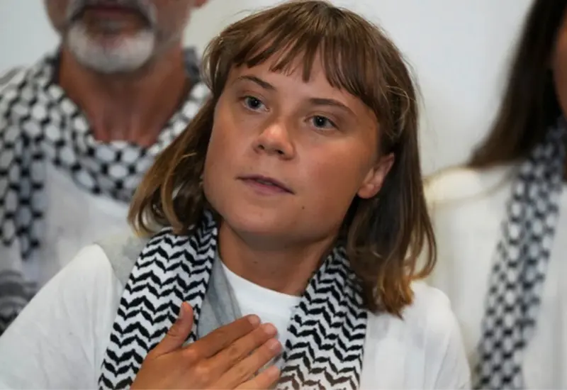 La activista Greta Thunberg tras su arribo a Atenas, Grecia. ### Foto Ap