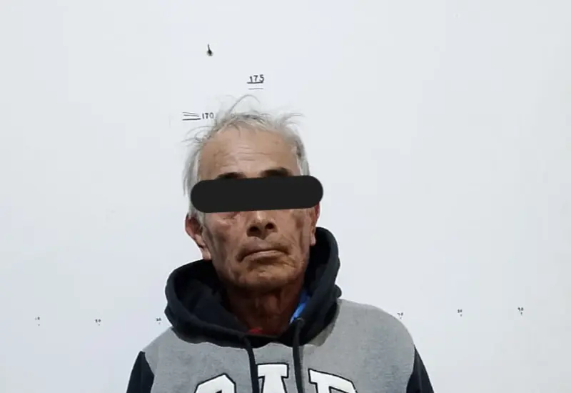 Un Juez dictó auto de vinculación a proceso en contra del sujeto acusado de haber atacado a un adolescente, iniciando el procedimiento judicial.