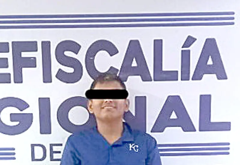 El detenido, identificado con las iniciales B.M.C.R., es puesto a disposición de las autoridades como presunto culpable de un robo violento en OXXO.