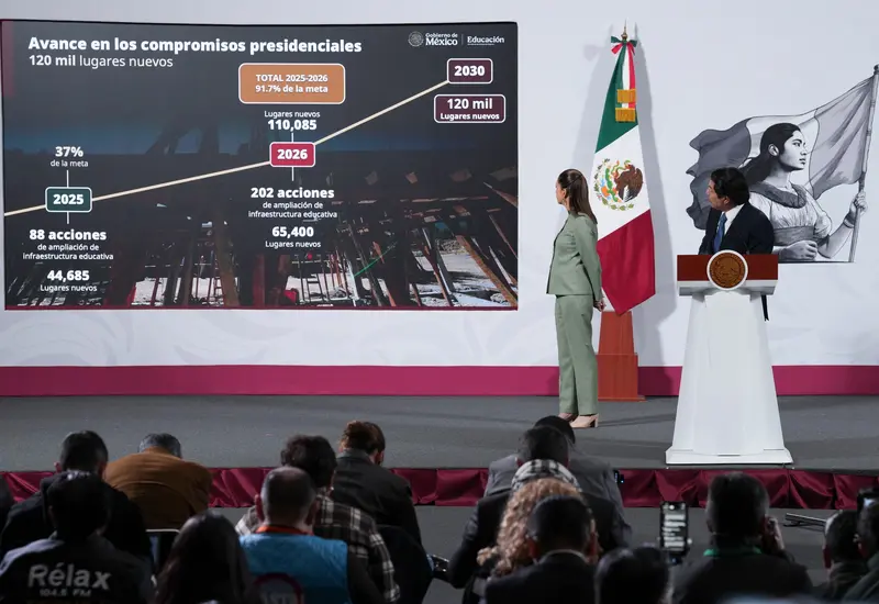 Claudia Sheinbaum anuncia su plan para crear 130 nuevas preparatorias y bachilleratos tecnológicos, que sumarán 65 mil 400 lugares para 2026.