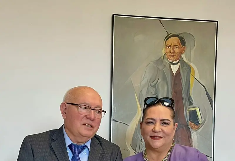 David Colmenares Páramo, titular de la ASF, y Guadalupe Taddei Zavala, del INE, durante el acto para fortalecer la supervisión electoral.