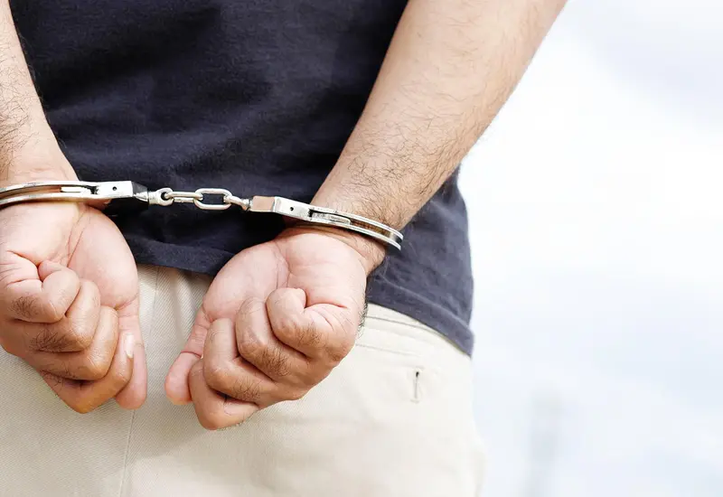 Un tribunal emite sentencia condenatoria contra un hombre por la violación de un niño que estaba bajo su cuidado por motivos laborales de sus tutores.