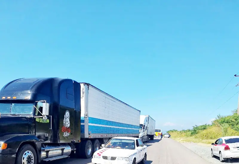 Una obra de construcción en Santo Domingo Zanatepec se encuentra paralizada por la evidente falta de materiales y maquinaria para su culminación.