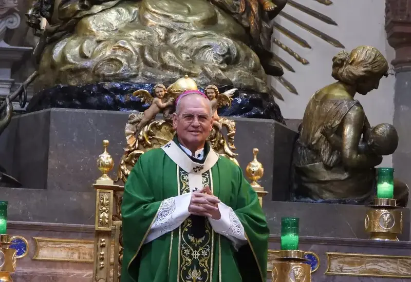 Vázquez Villalobos reconoció igualmente a todos quienes, en los diversos lugares donde ha tocado ejercer su ministerio, le han entregado su amistad y apoyo incondicional. 