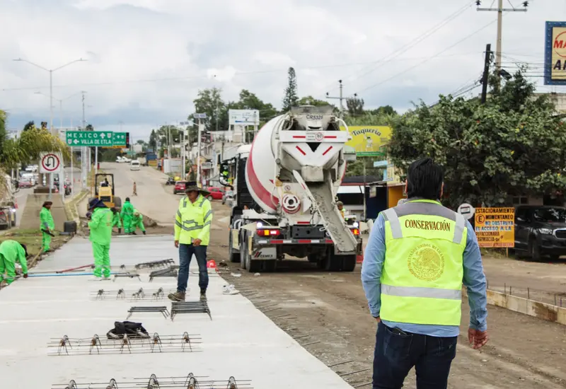 La dependencia dijo que con estas acciones, el gobierno de México, refrenda su compromiso de modernizar y conservar la red carretera de Oaxaca.