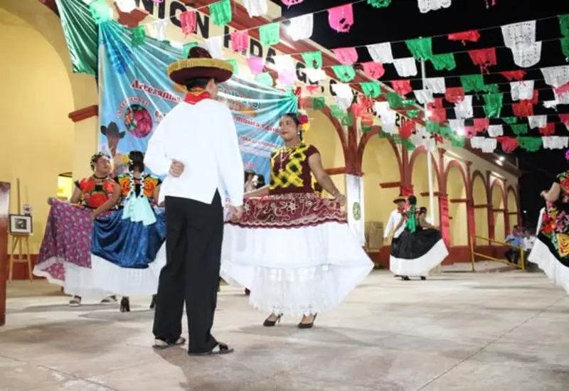  Dentro de las múltiples actividades que se llevan a cabo, también se realiza la semana cultural, dedicada a la gastronomía tradicional de la comunidad y de la región del Istmo; así como exposición de artesanías, música y danza